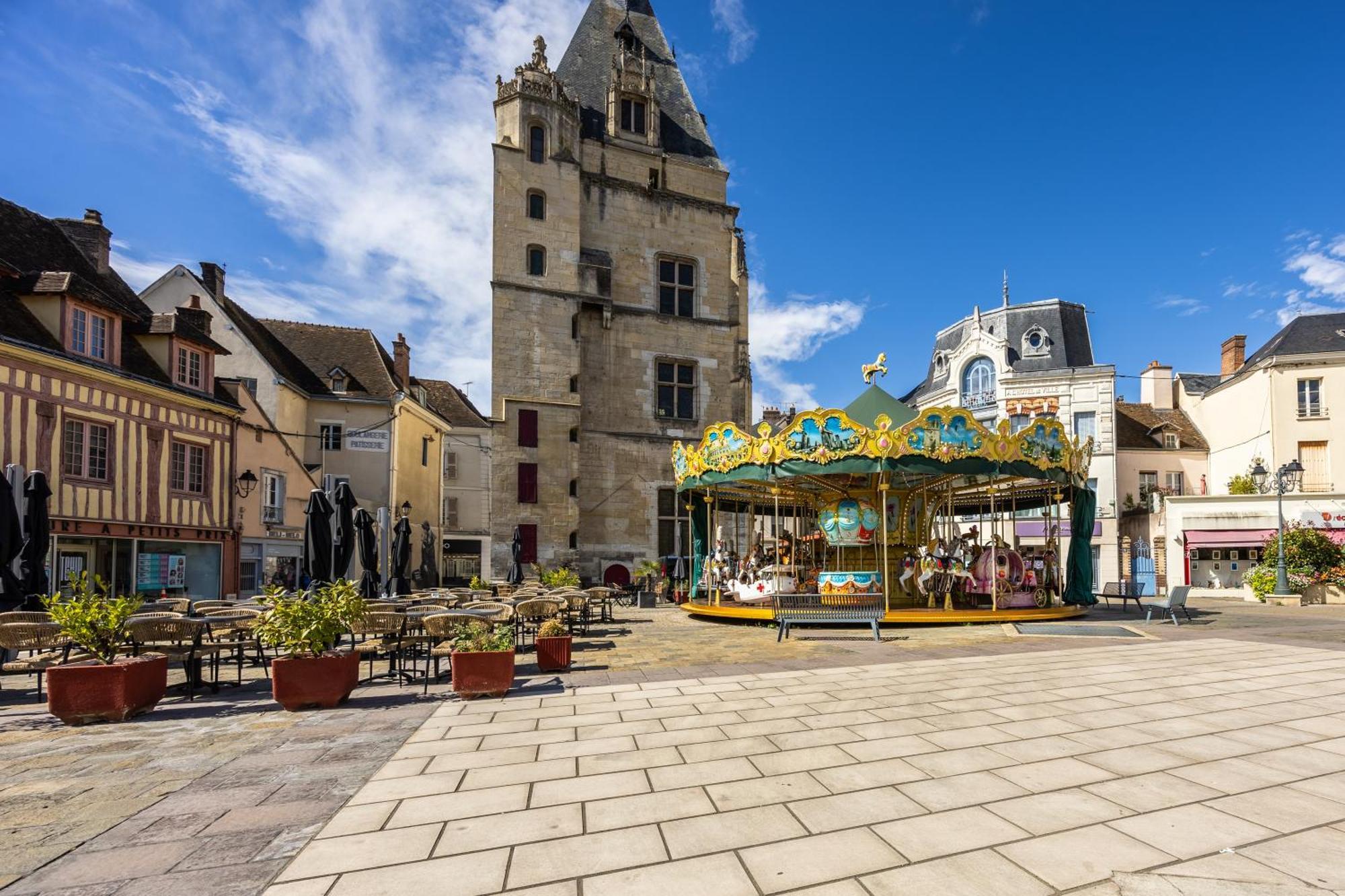 Hotel Le Beffroi Dreux Buitenkant foto