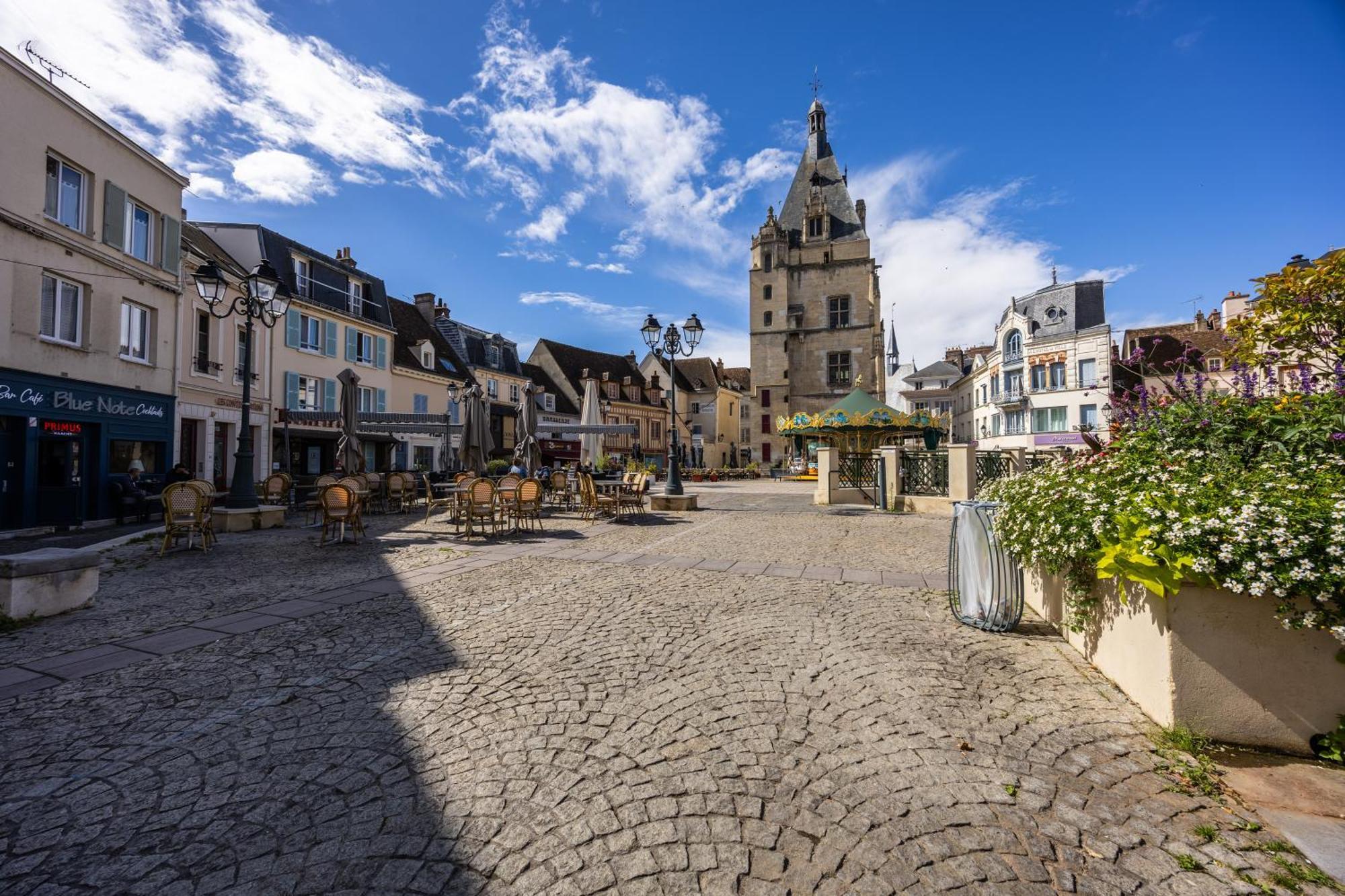 Hotel Le Beffroi Dreux Buitenkant foto