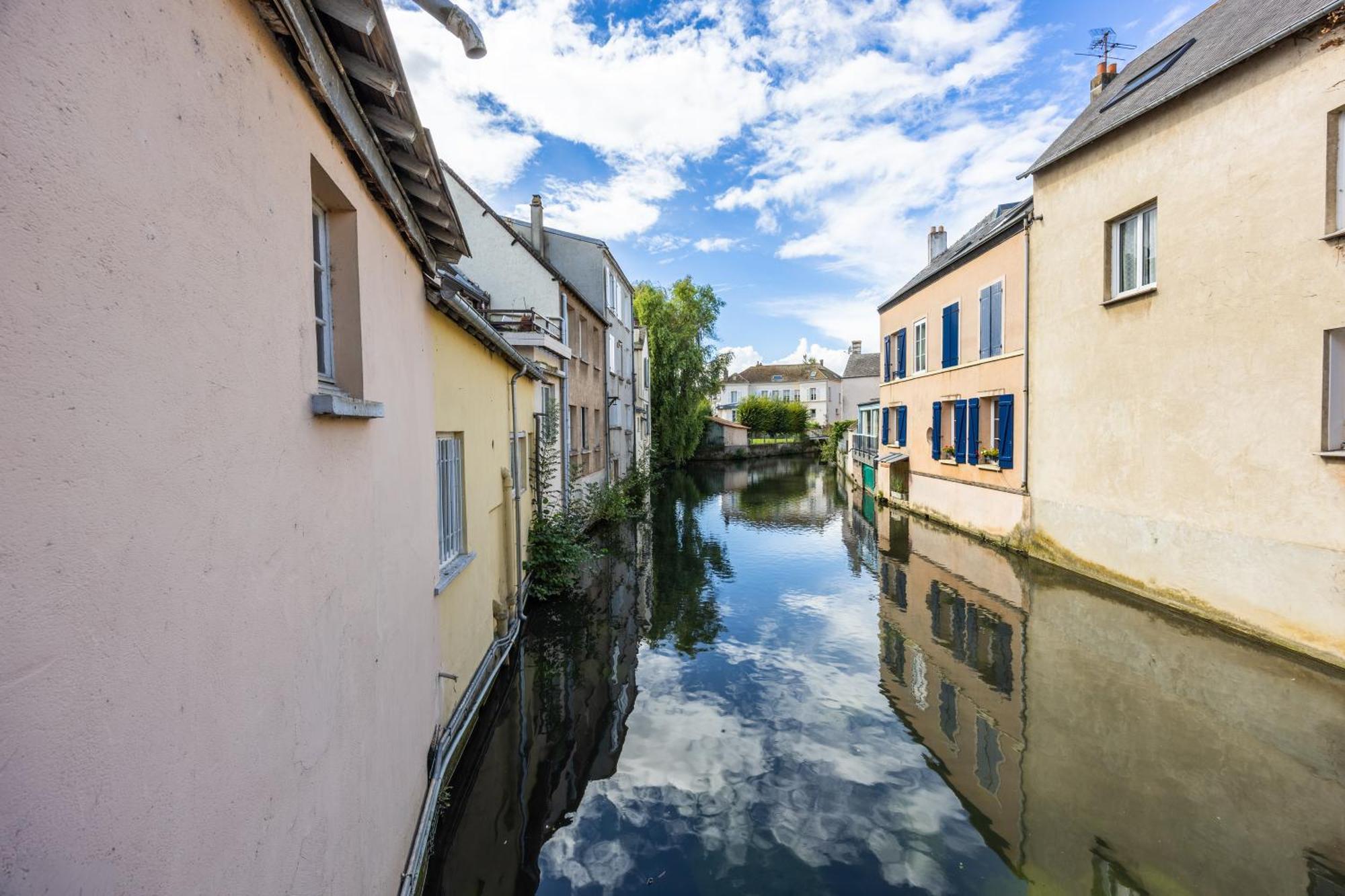 Hotel Le Beffroi Dreux Buitenkant foto