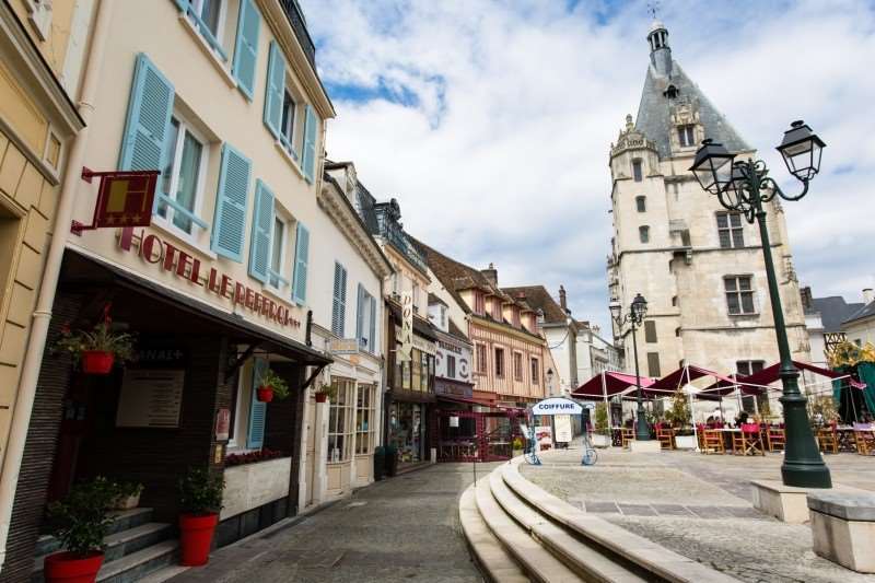 Hotel Le Beffroi Dreux Buitenkant foto